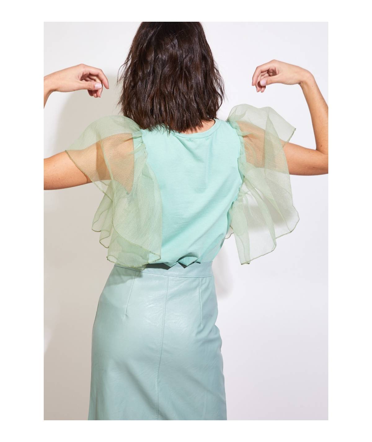 Camiseta con transparencias